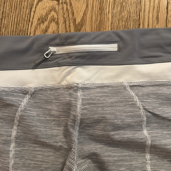 Vintage Lululemon crop leggings - Picture 3 of 5